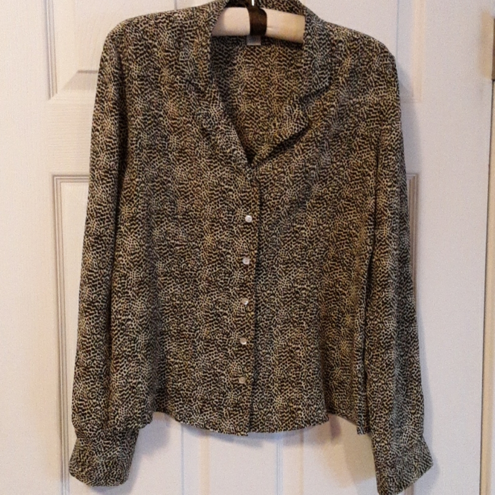 Casual Corner women's blouse.  Size 8.